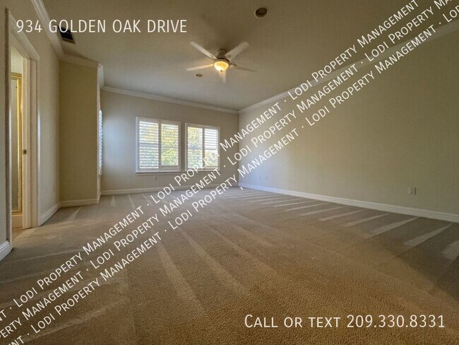 Building Photo - 934 Golden Oak Dr