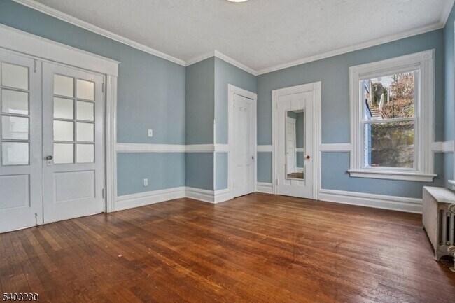 Building Photo - 216 William St