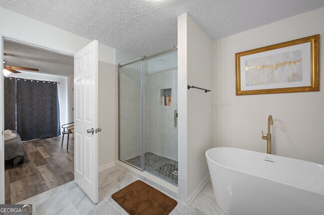 Building Photo - 1954 Woodbine Terrace NE