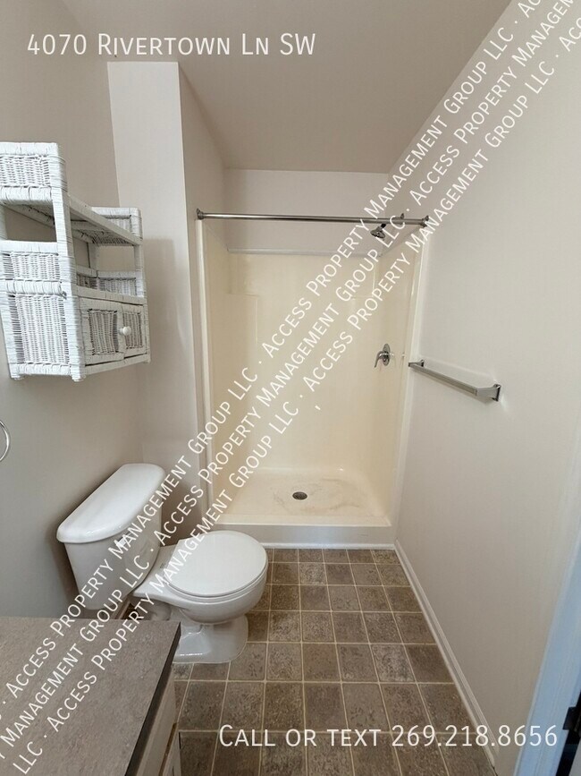 Building Photo - 4070 Rivertown Ln SW