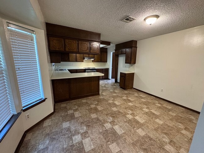 Building Photo - 8413 Woodfield St