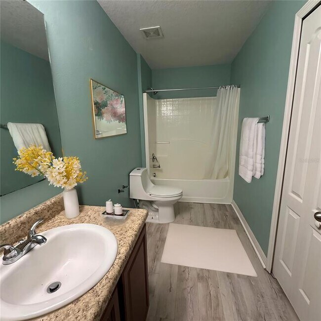 Building Photo - 944 Killarney Ln