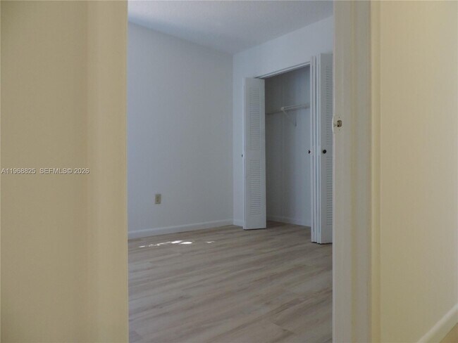 Building Photo - 566 NW 114th Ave