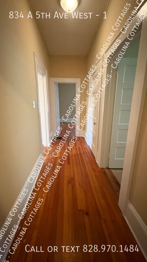 Building Photo - 834 5th Ave W