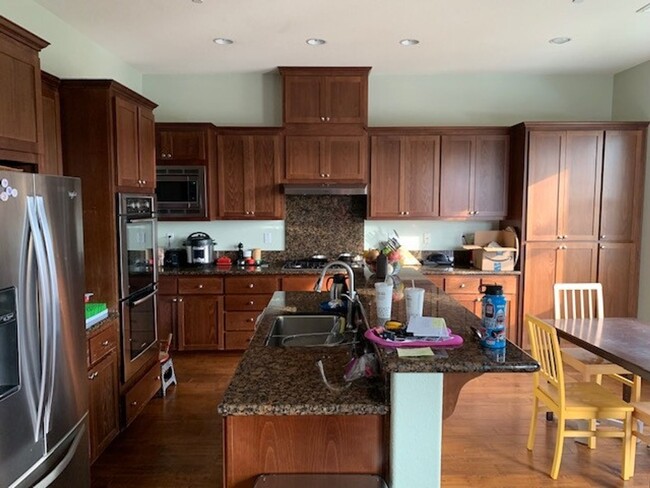 Building Photo - Stunning Five Bedroom Newer Napa Home