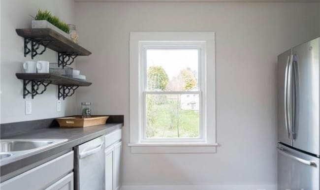 Building Photo - 338 N Main St