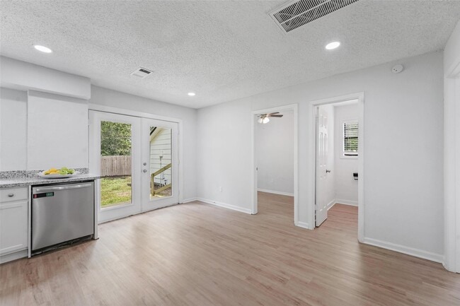Building Photo - 18009 Split Oak Cir
