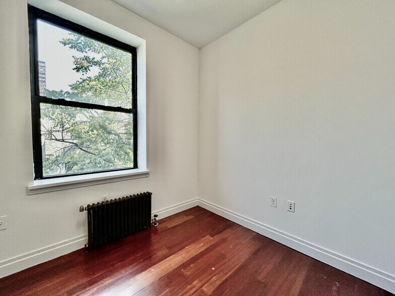 Building Photo - 607 W 137th St