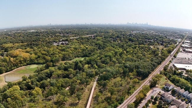 Building Photo - 5245 W Ardmore Ave