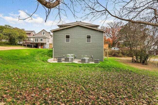 Building Photo - 420 S 2nd St