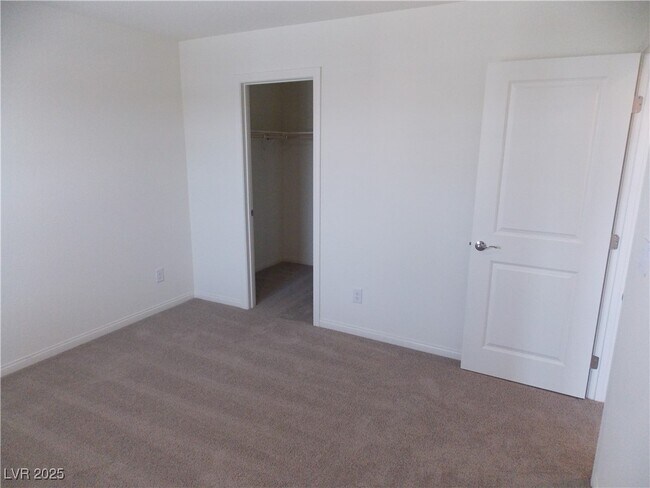 Building Photo - 565 Ruby Robin Ave
