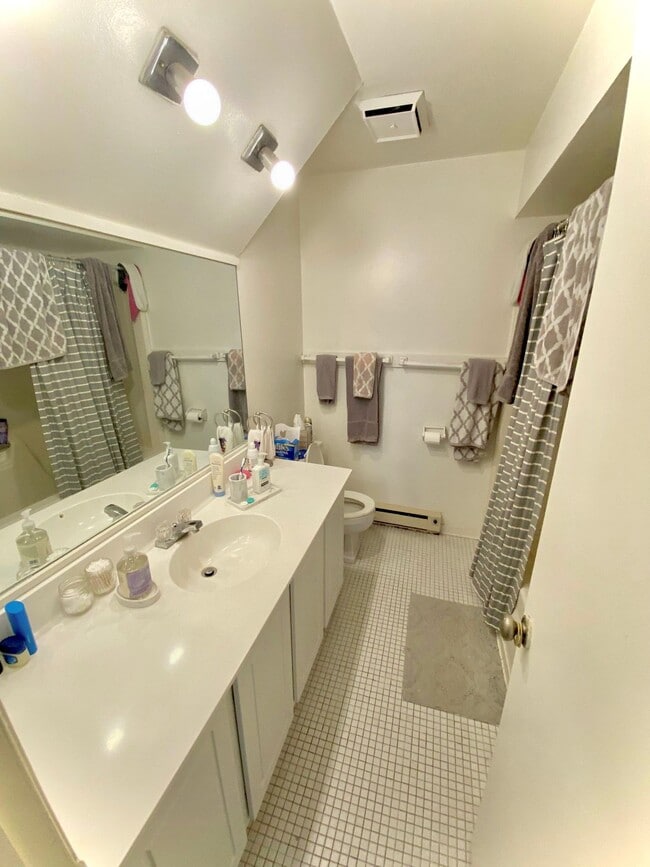 Building Photo - University Park Apartments