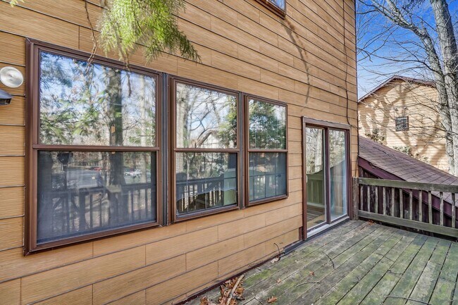 Building Photo - 216 Keats Ct
