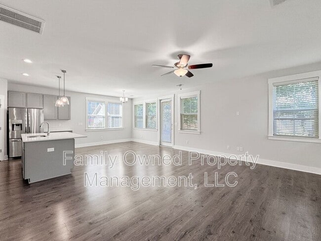 Building Photo - 201 Makemie Wy