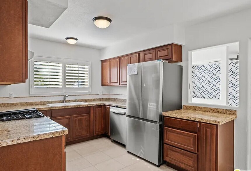 Building Photo - 2140 E Hildy Ln