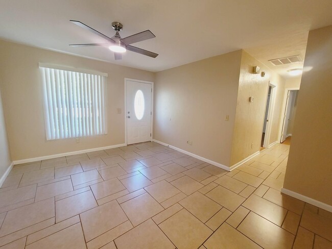 Building Photo - 5680 Doonesbury Way