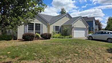 Building Photo - Large 3 bedroom home