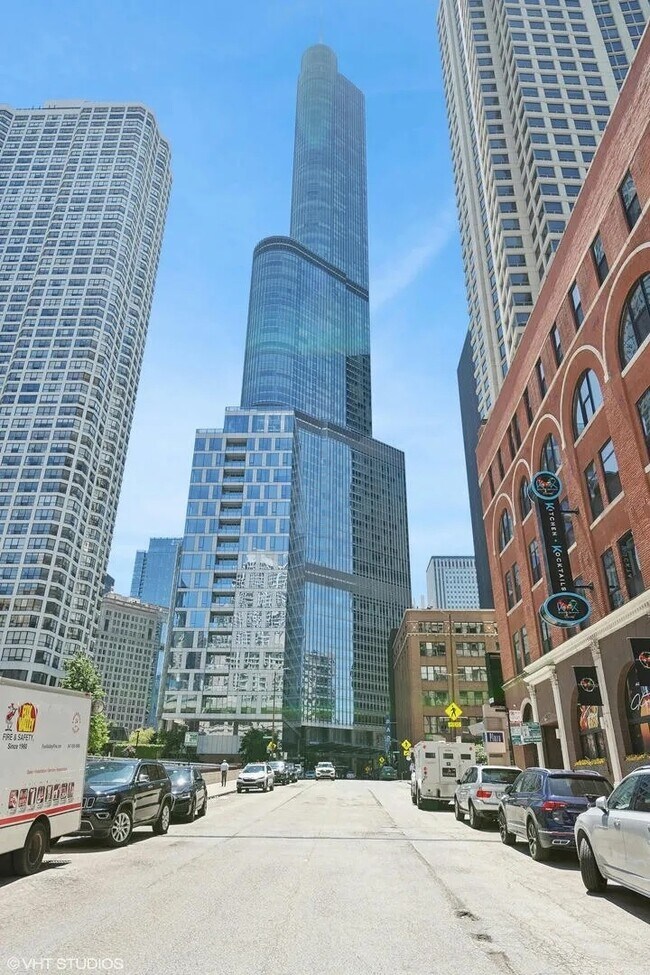 Primary Photo - 401 N Wabash Ave