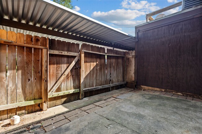 Building Photo - 5921 Arncliffe Dr