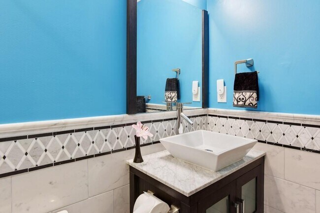 Building Photo - 8900 Carroll Manor Dr