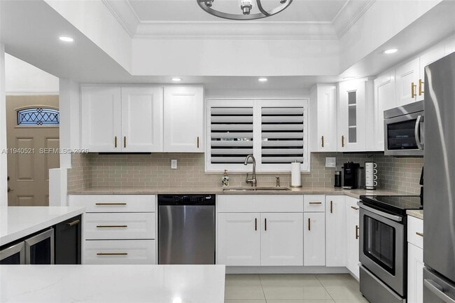 Building Photo - 8898 SW 62nd Terrace