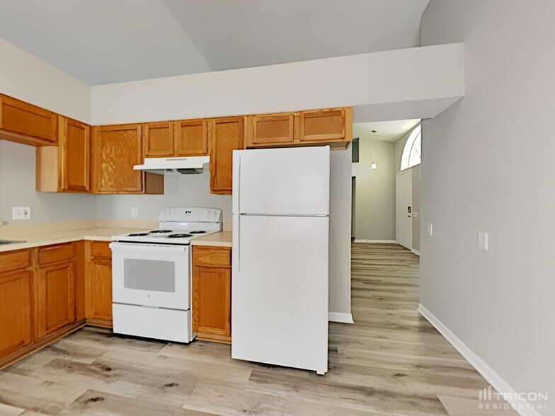 Building Photo - 217 Lakeway Ln