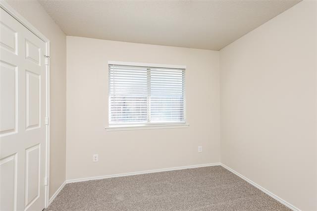 Building Photo - 328 Willow Creek Dr