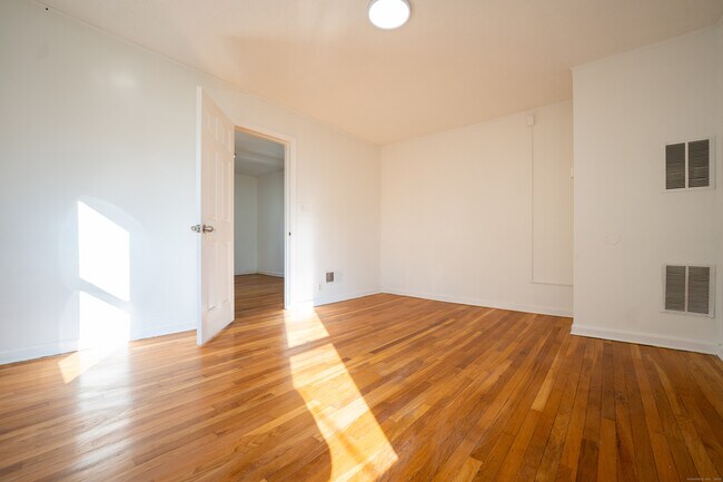 Building Photo - 107 Columbia St