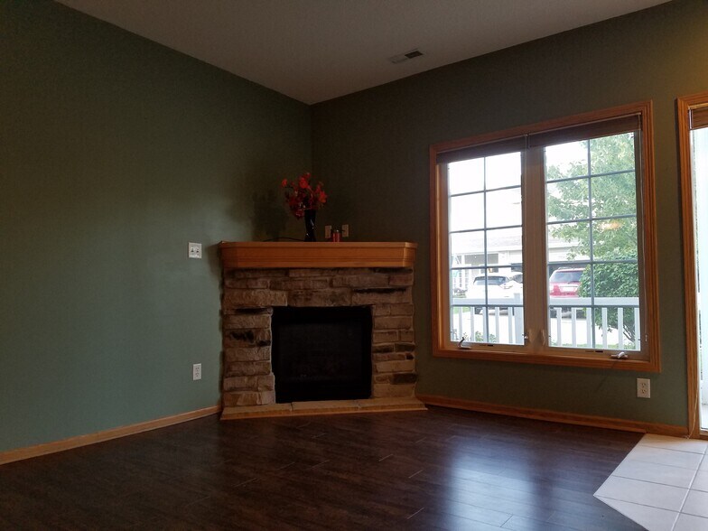 Building Photo - 2004 NW Ashton Ln