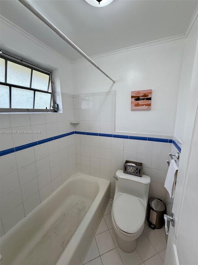 Building Photo - 335 Navarre Ave