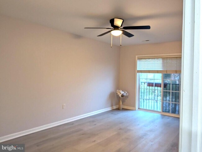 Building Photo - 9228 Blue Grass Rd