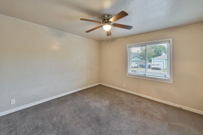 Building Photo - 5400-5402 Folsom Blvd