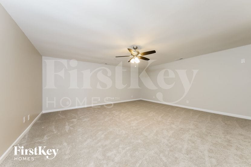 Building Photo - 2435 Wynbrook Dr