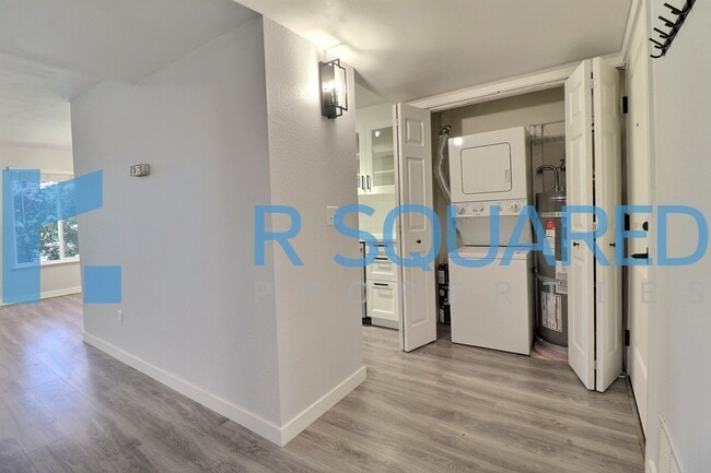 Building Photo - 12117 NE Bel Red Rd