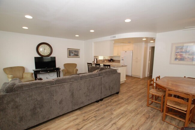 Building Photo - 9 month winter lease on Balboa Peninsula! No yearly leases