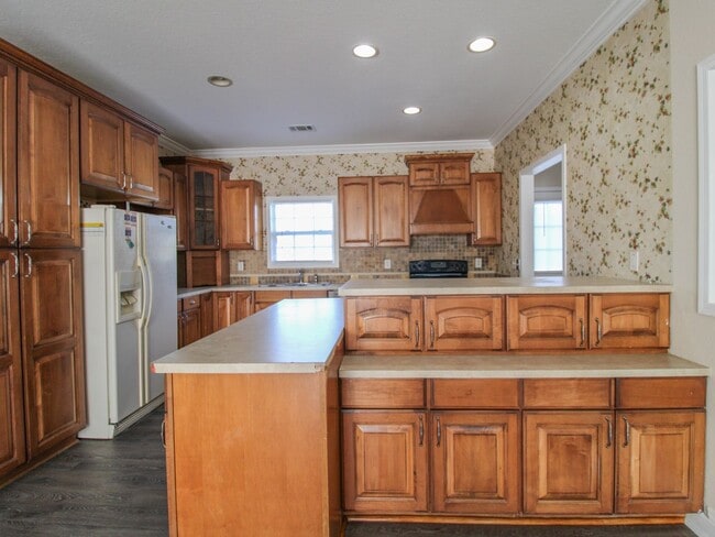 Building Photo - 124 Meadows Ln