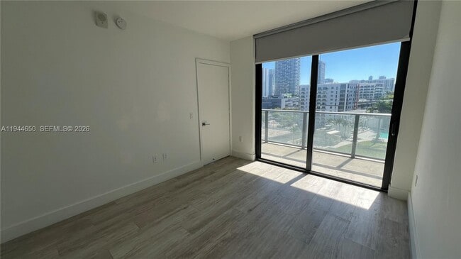 Building Photo - 121 NE 34th St