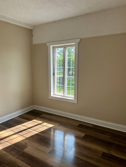 Building Photo - 10102 Main St