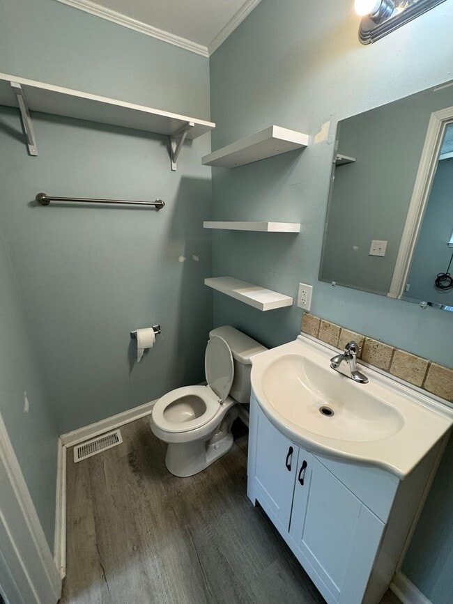 Building Photo - Arch Street Gem!