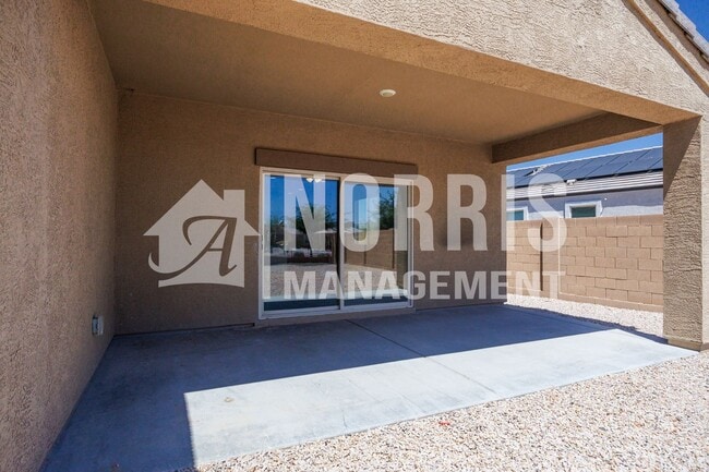 Building Photo - Low Maintenance Home Centrally Located