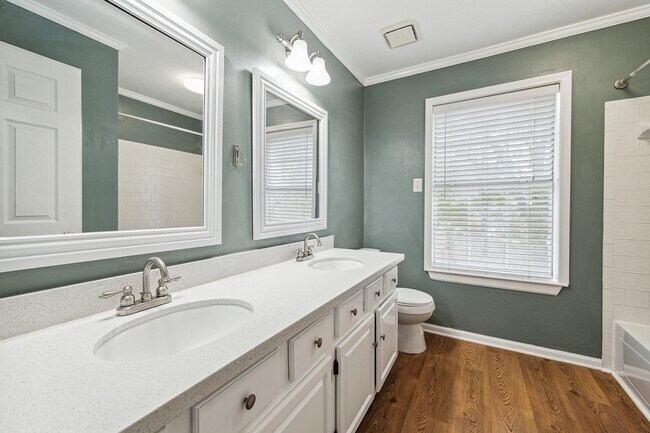 Building Photo - 9806 Gold Cup Way