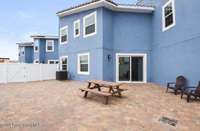 Building Photo - 168 Mediterranean Way