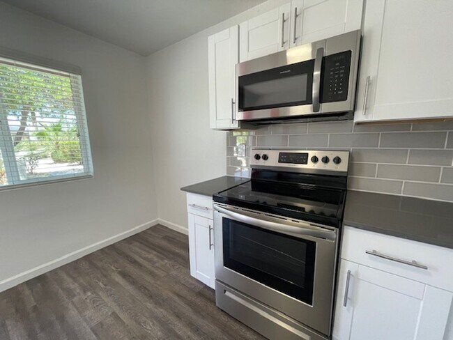 Building Photo - South Scottsdale Studio Casita w/ Private Patio | 4 Weeks Free | Remodeled Quartz & Stainless Kit...