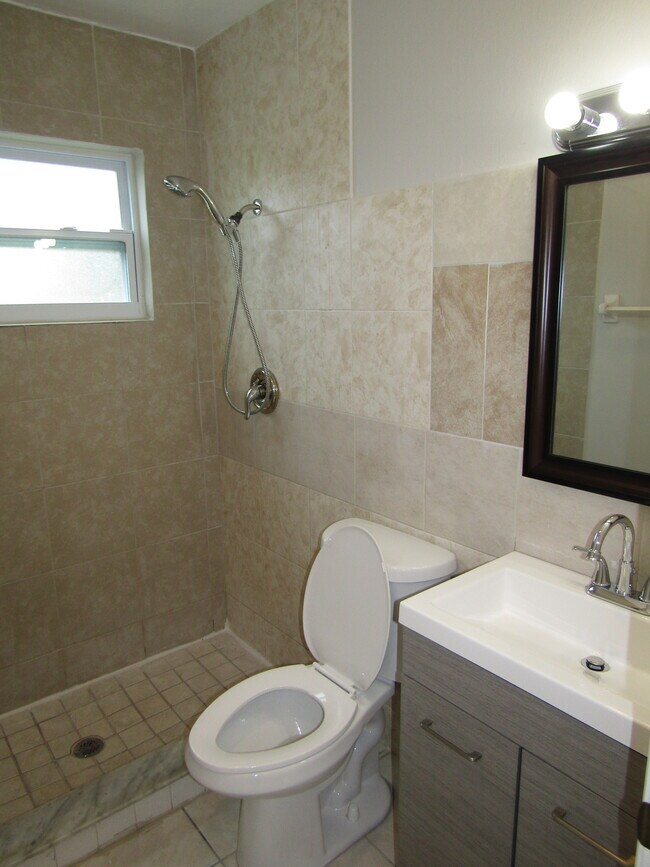 Building Photo - 417 Granada Blvd