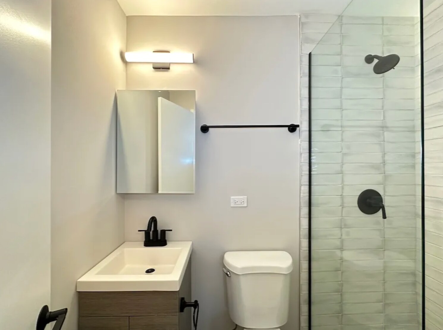 Building Photo - 655 W Wrightwood Ave