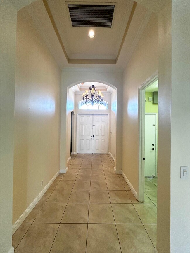 Building Photo - 7458 Via Luria