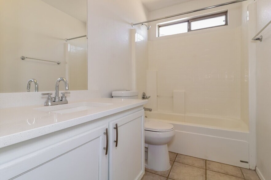 Building Photo - 3802 N 104th Ave