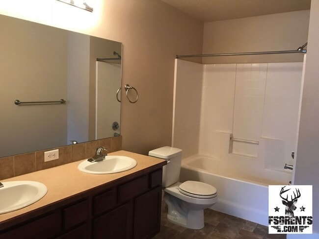 Building Photo - 9938 W Rosecroft Ct