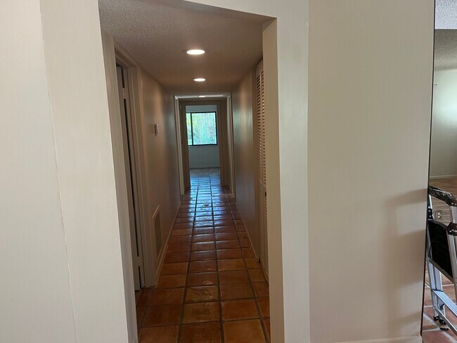 Building Photo - 1815 S Olive Ave