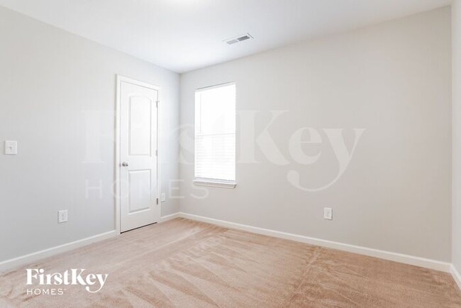 Building Photo - 5429 Sky Hill Dr